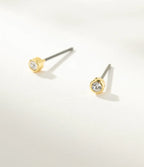 Round stud earrings