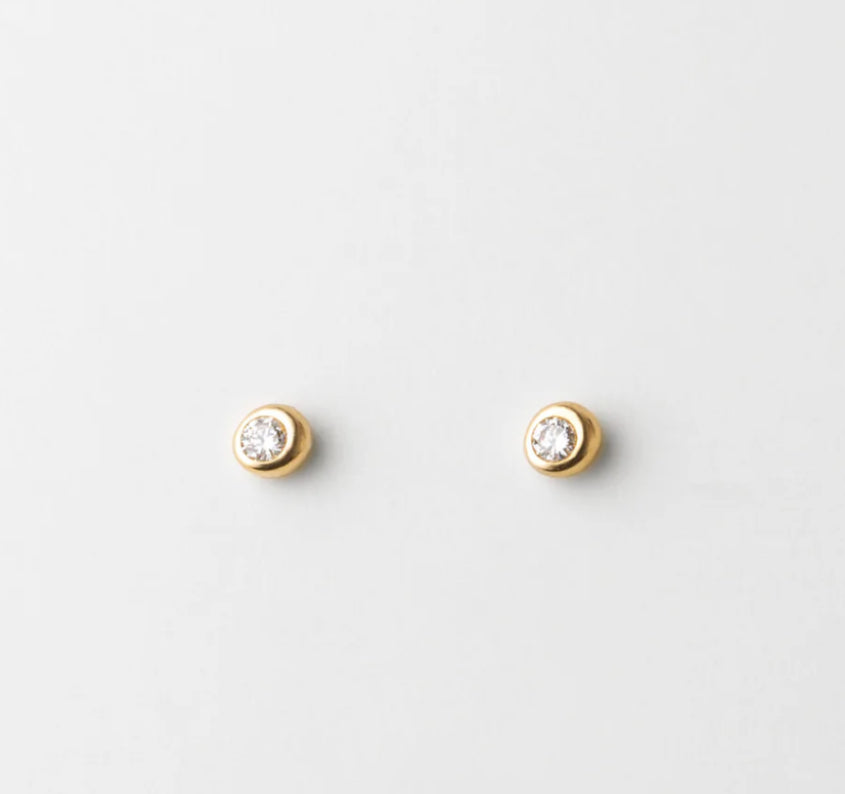 Round stud earrings